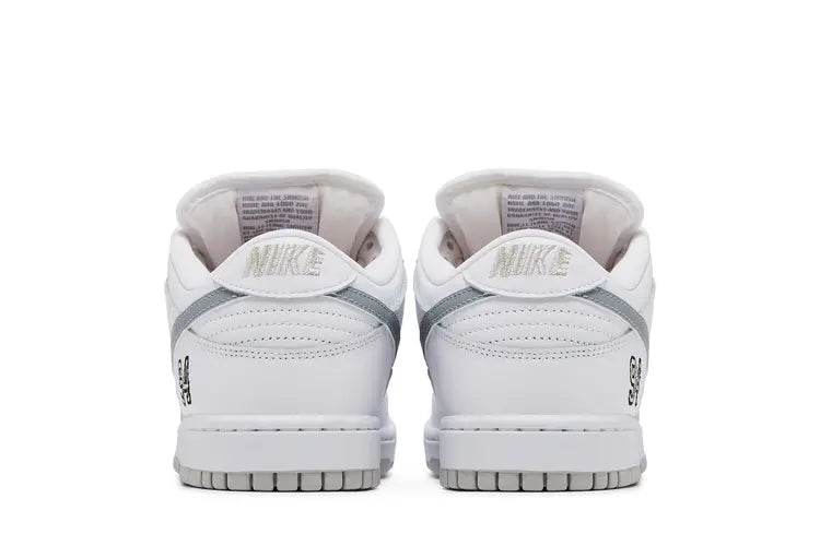 NIKE SB DUNK LOW X SUPREME WHITE