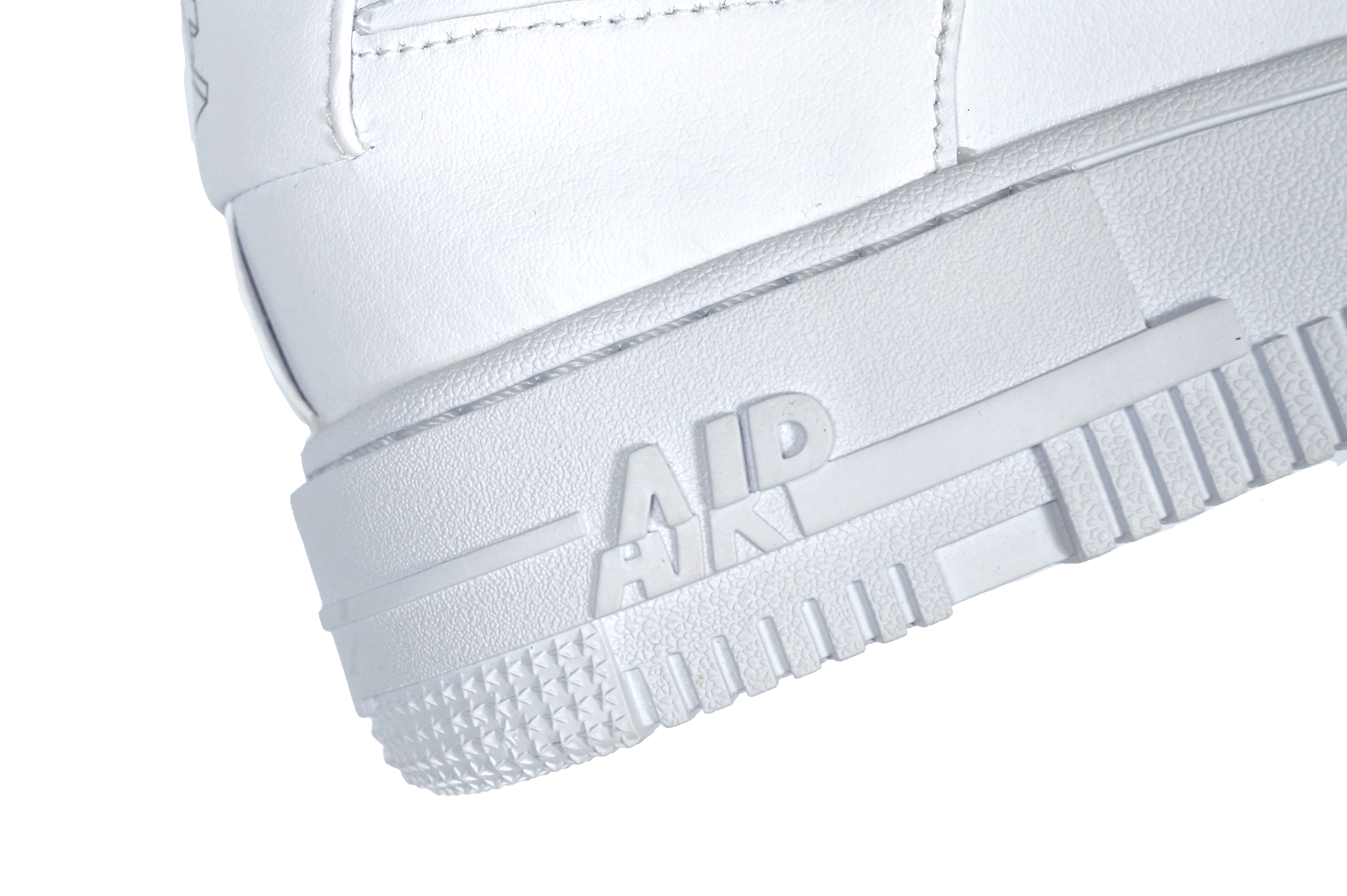 NIKE AIR FORCE 1 PIXEL