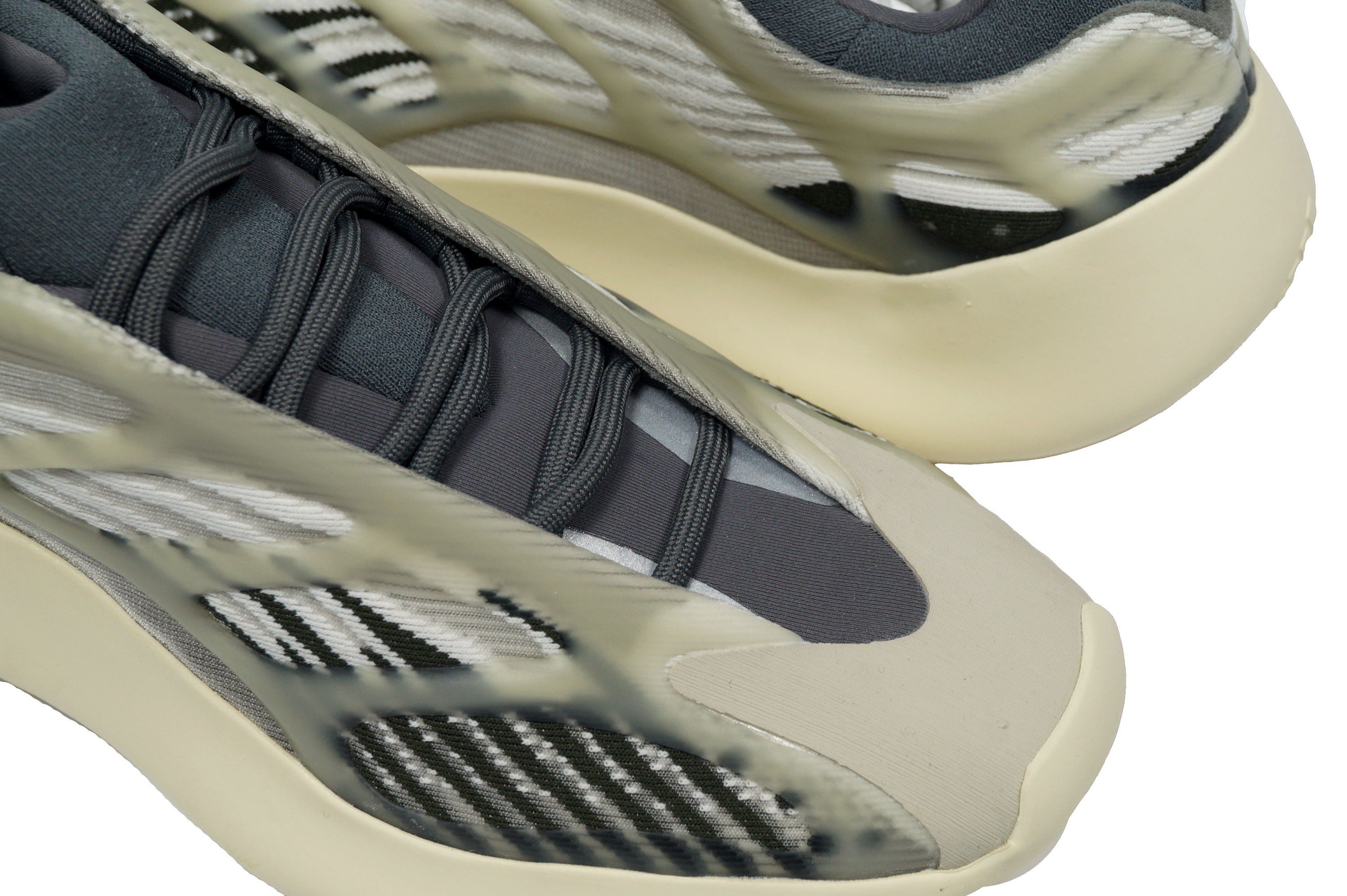 ADIDAS YEEZY 700V3 FADE SALT