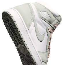 NIKE AIR JORDAN 1 HIGH SEAFOAM