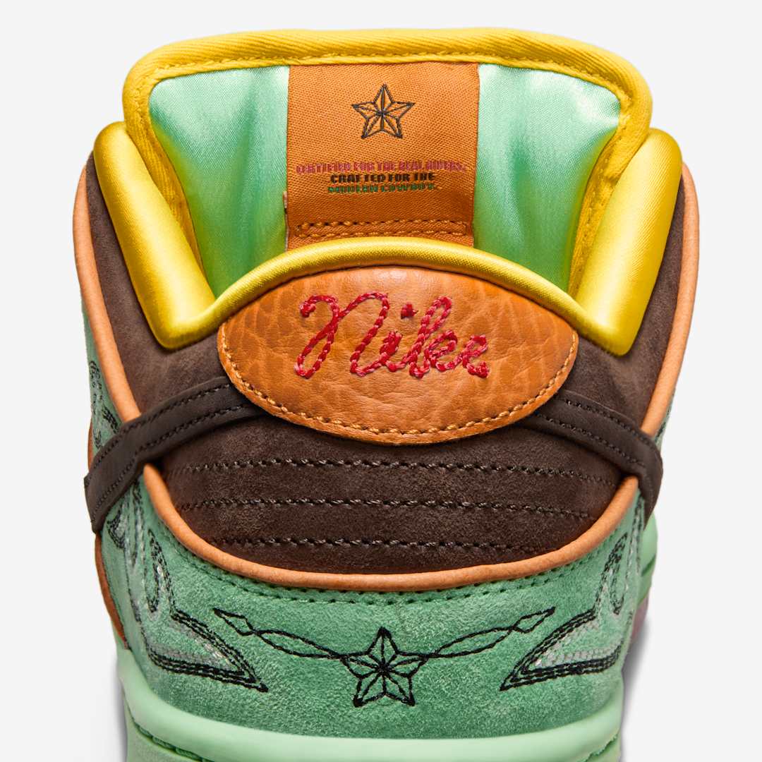 NIKE SB DUNK LOW RODEO TOURMALINE