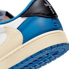 NIKE AIR JORDAN 1 LOW OG  X TRAVIS SCOTT X FRAGMENT