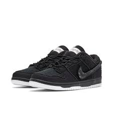 NIKE SB DUNK LOW X GNARHUNTERS