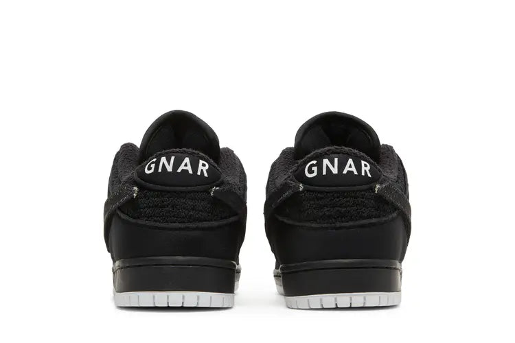 NIKE SB DUNK LOW X GNARHUNTERS