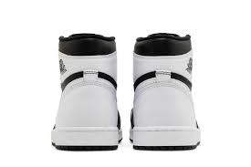 NIKE AIR JORDAN 1 HIGH BLACK / WHITE