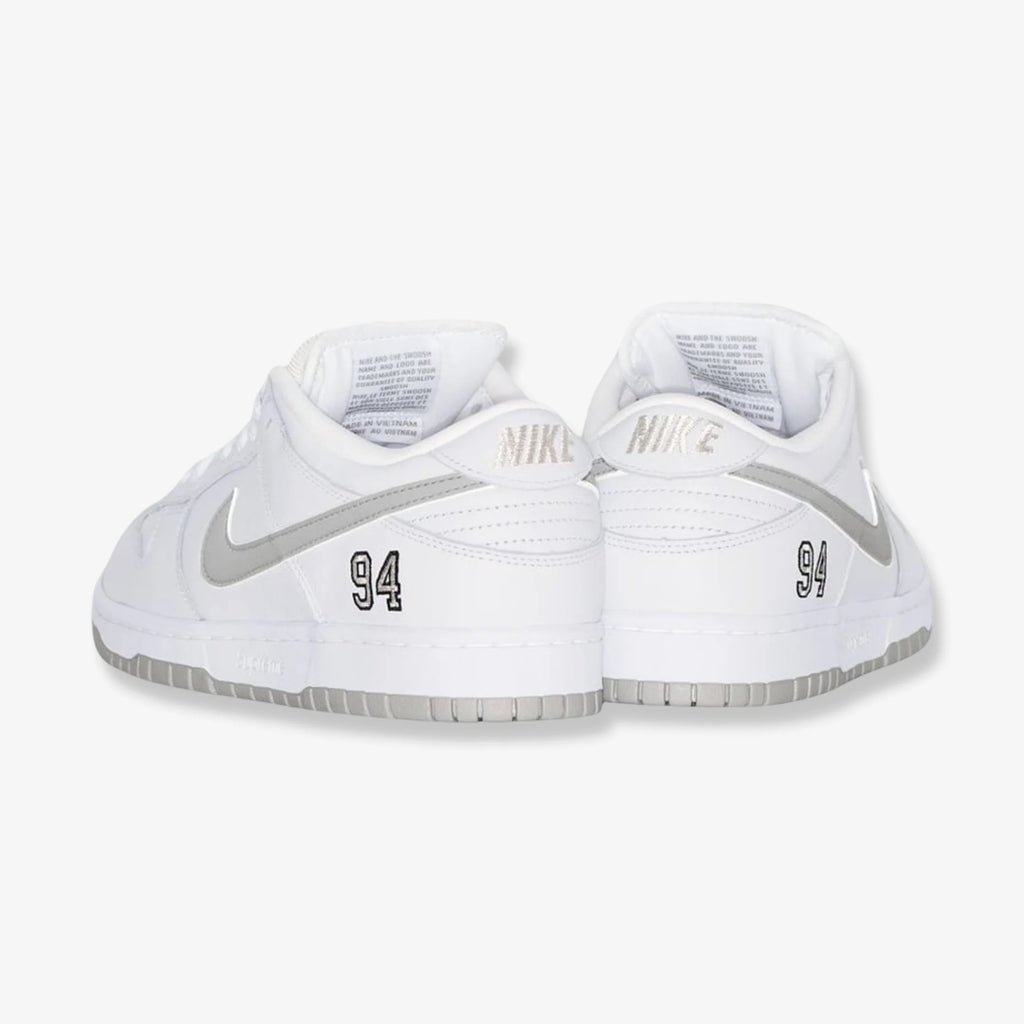 NIKE SB DUNK LOW X SUPREME WHITE METALIC SILVER