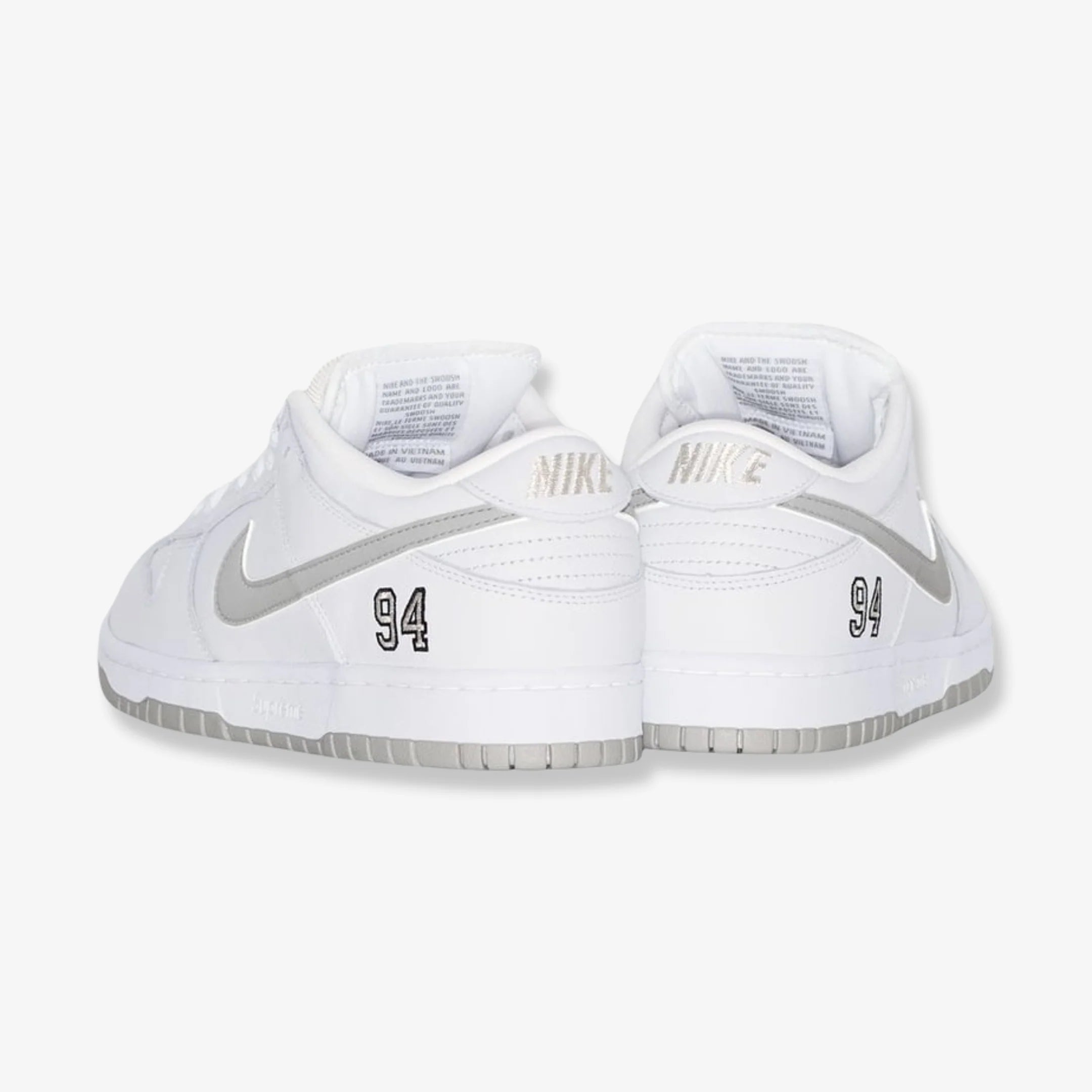 NIKE SB DUNK LOW X SUPREME WHITE METALIC SILVER