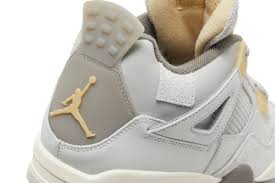 NIKE AIR JORDAN 4 CRAFT PHOTON DUST