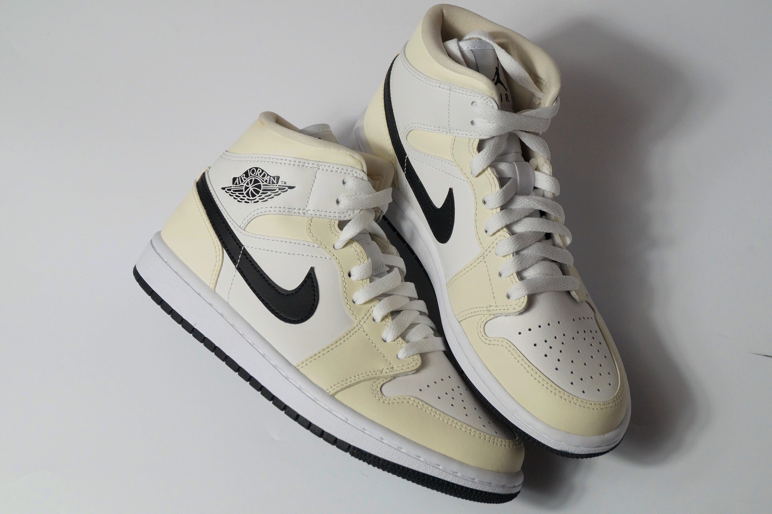 NIKE AIR JORDAN 1 MID "COCONUT MILK"