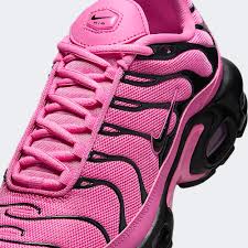 NIKE AIR MAX PLUS TN PINK BLACK
