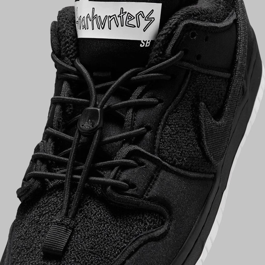 NIKE SB DUNK LOW X GNARHUNTERS